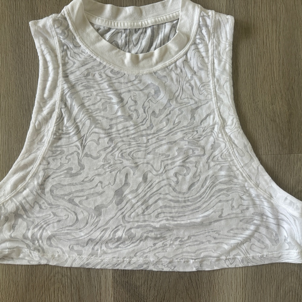 Lululemon cropped tank top size 6